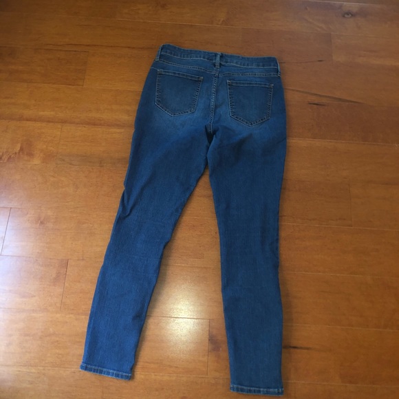 Size 8R Old Navy jeans - Picture 2 of 3